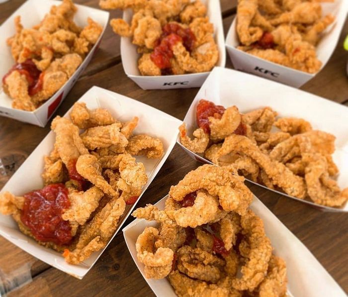 “오늘(27일)부터 인천·광주·대구에서도 KFC 닭껍질 튀김 먹을 수 있다”