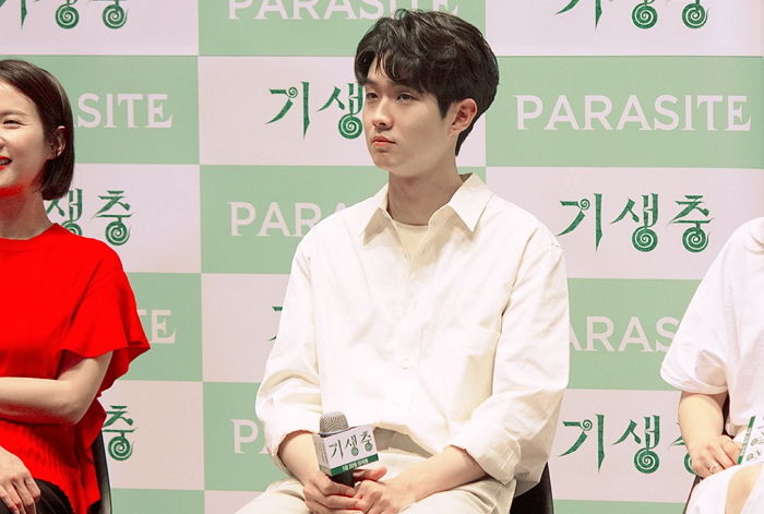 최근 무대 인사 다니면서 ‘소녀팬’ 싹쓸이 중인 최우식 미모 수준