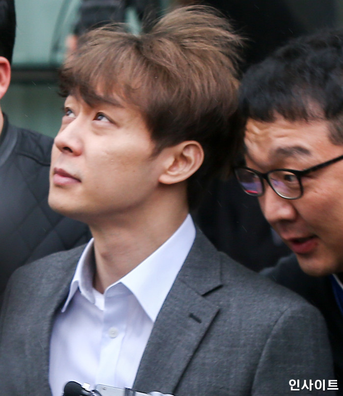 ‘마약 투약’ 박유천에 징역 10월·집행유예 2년 선고