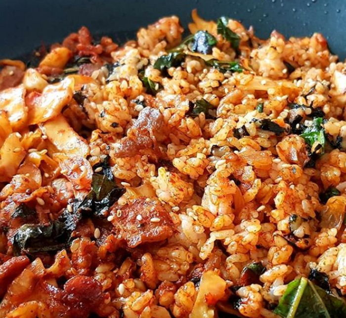 친구들과 야밤에 오독오독 씹어먹으면 스트레스 한방에 풀리는 ‘오돌뼈 볶음밥’