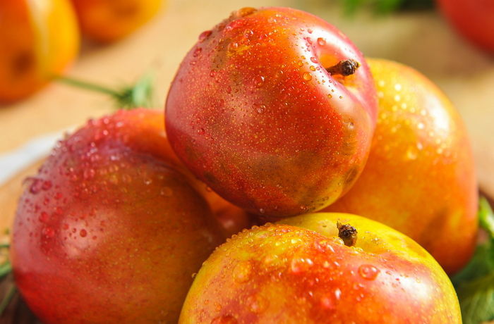 GS25 가면 신맛 1도 없이 상큼달달한 ‘자두’ 양손 가득 4,500원에 살 수 있다