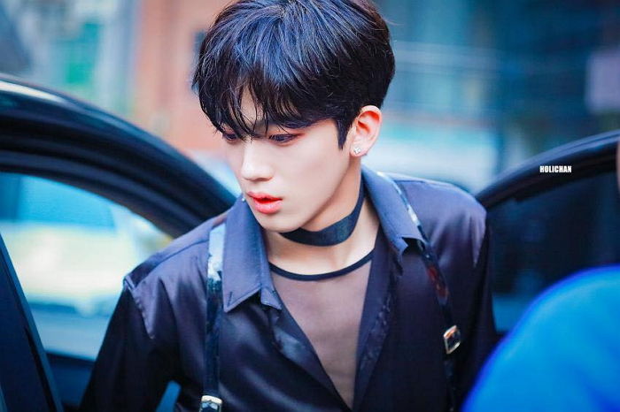어제자 압구정에 ‘하네스 복장’으로 나타난 ‘프듀X’ 김요한의 섹시 비주얼