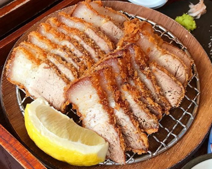 통족발 그대로 튀겨내 ‘겉바속촉’ 육즙 좔좔 흐르는 ‘족발카츠’