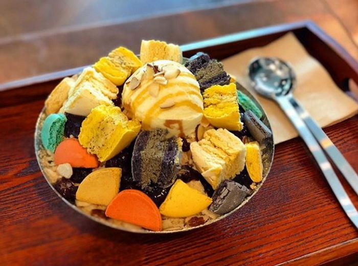 알록달록 쨍한 색감으로 무더위 짜릿하게 날려주는 ‘마카롱 빙수’ 비주얼
