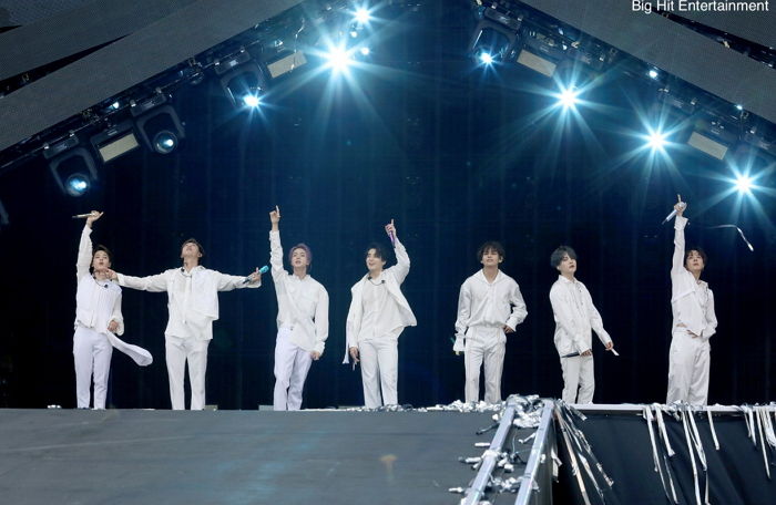 한·일 갈등에도 일본 대형 스타디움 ‘4만 7천석’ 꽉 채운 방탄 클래스