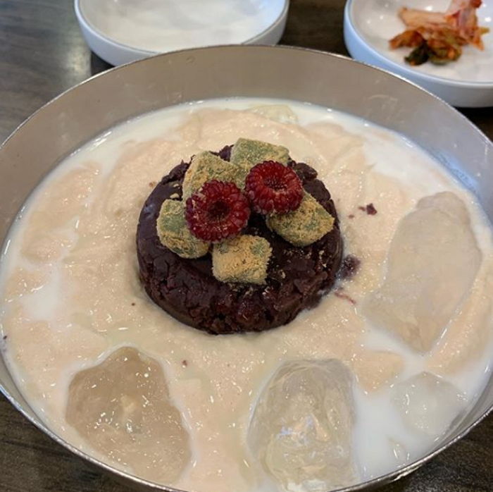 콩국물에 빙수팥 한가득 올려줘 ‘고소+달달’ 감칠맛 폭발하는 ‘팥빙콩국수’