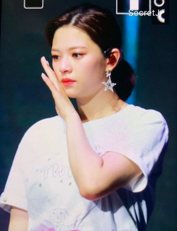 활동 ‘잠정 중단’한 미나 생각에 콘서트 도중 오열한 트와이스 멤버들