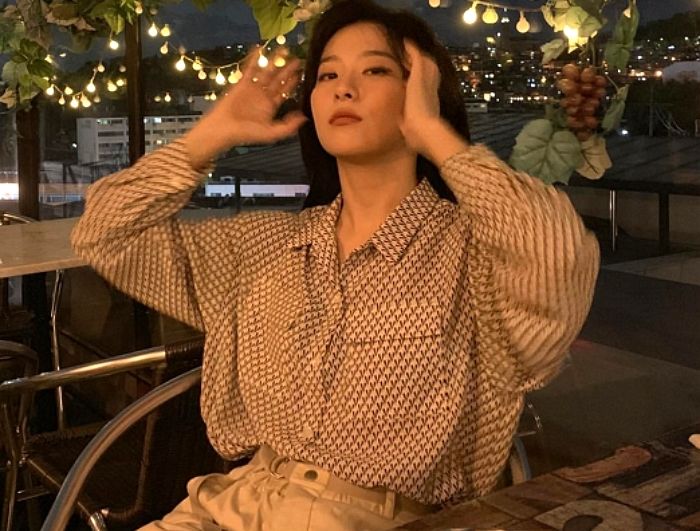 지금 이 날씨에 입기 딱 좋은 레드벨벳 슬기의 ‘여친룩’ 패션