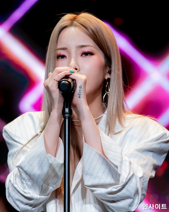 신곡 ‘We don’t talk together’로 방송 출연 없이 ‘인기가요’ 1위 등극한 헤이즈