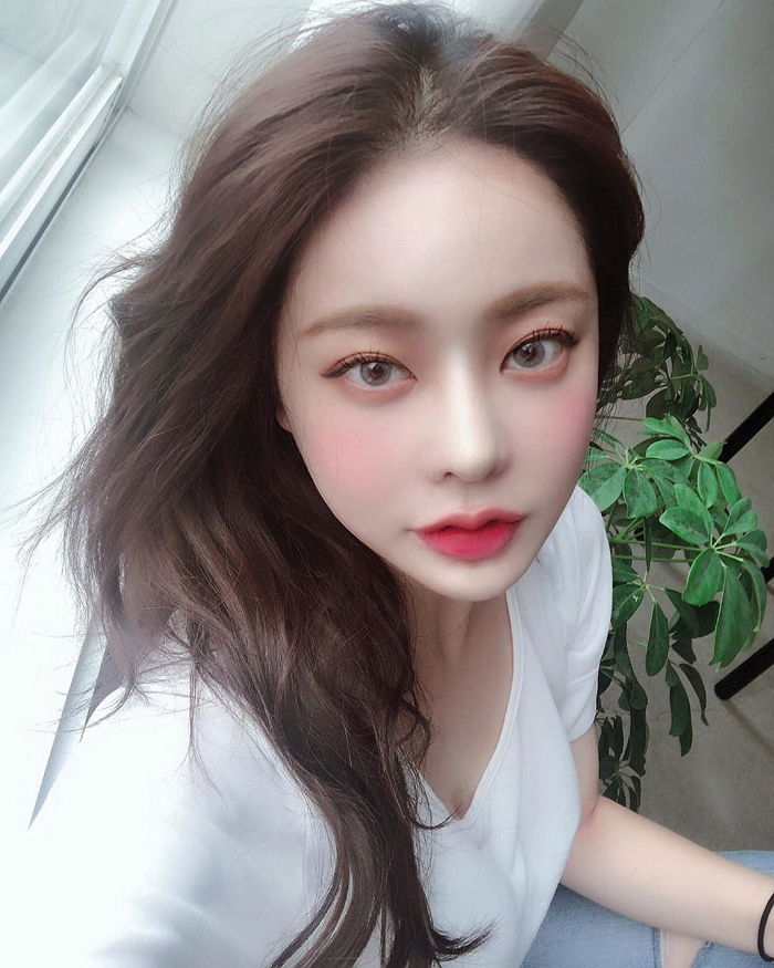 너무 예뻐 ‘CG설’ 나오고 있는 뷰티 유튜버 박아인의 ‘세젤예’ 일상 사진