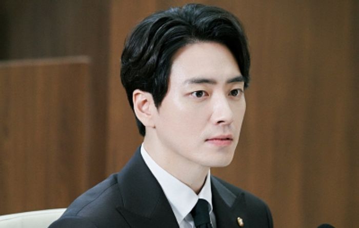‘지정생존자’서 악역인데 너무 잘생겨 시청자 홀리고 있는 배우