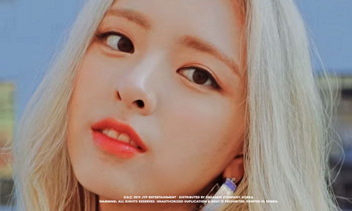 영롱한 ‘금발 머리’하고 ‘미모력’ 2배 업그레이드된 있지 유나