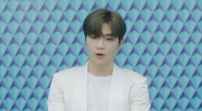방금 막 공개된 강다니엘 솔로 데뷔곡 ‘뭐해’ 뮤직비디오