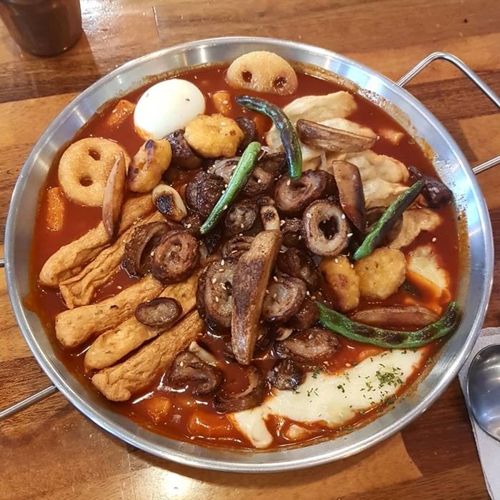 매콤 달달한 떡볶이에 쫄깃한 막창 넣어 맛없을 수가 없는 ‘막창 떡볶이’