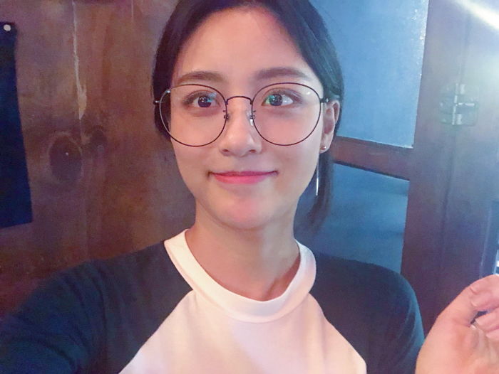 ‘범생이’ 안경 썼는데도 엄청 귀여운 ‘에이틴 2’ 강민아 비주얼 수준
