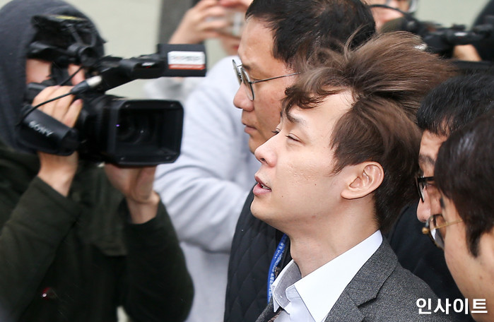 박유천, ‘성폭행 혐의’로 입건 당시 집에 경찰 불러 ‘술 접대’ 의혹