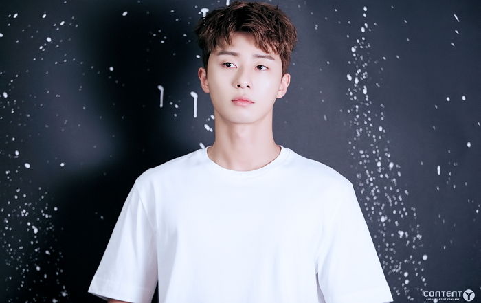 입구에서부터 ‘짱잘’ 박서준 사진으로 채워진 ‘박서준 영화관’