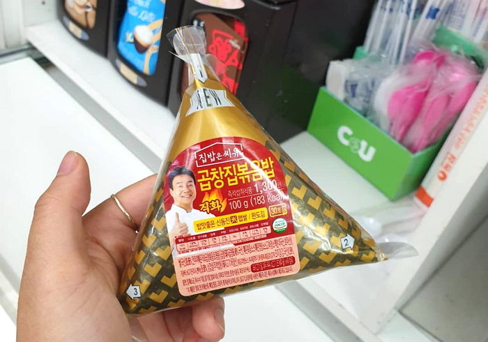 매콤한 곱창에 달달 볶은 CU 신상 ‘곱창집 볶음밥’ 삼각김밥