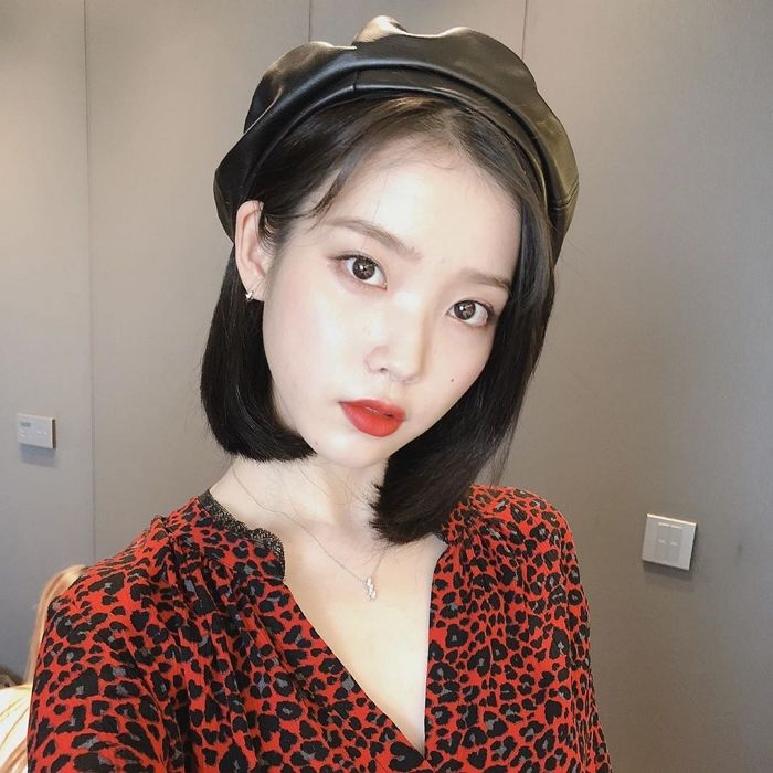 ‘단발’에 베레모 쓰고 ‘전성기 미모’ 뽐내는 아이유