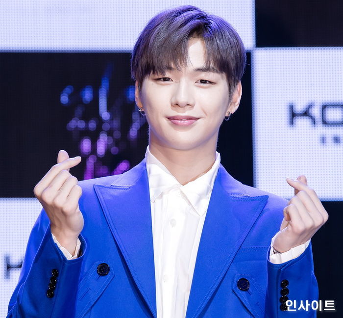 ‘국민 요정’ 트와이스 지효 사로잡은 강다니엘의 훈훈 남친룩 패션