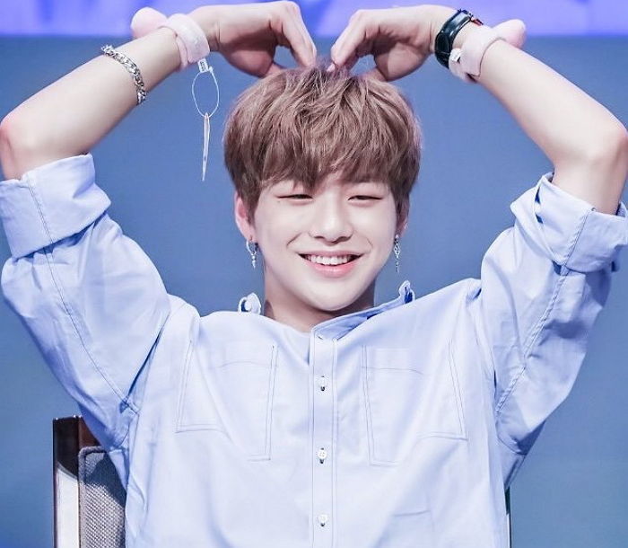“팬들에게 정말 미안하다” 지효와 열애 인정 후 첫 ‘심경 고백’한 강다니엘
