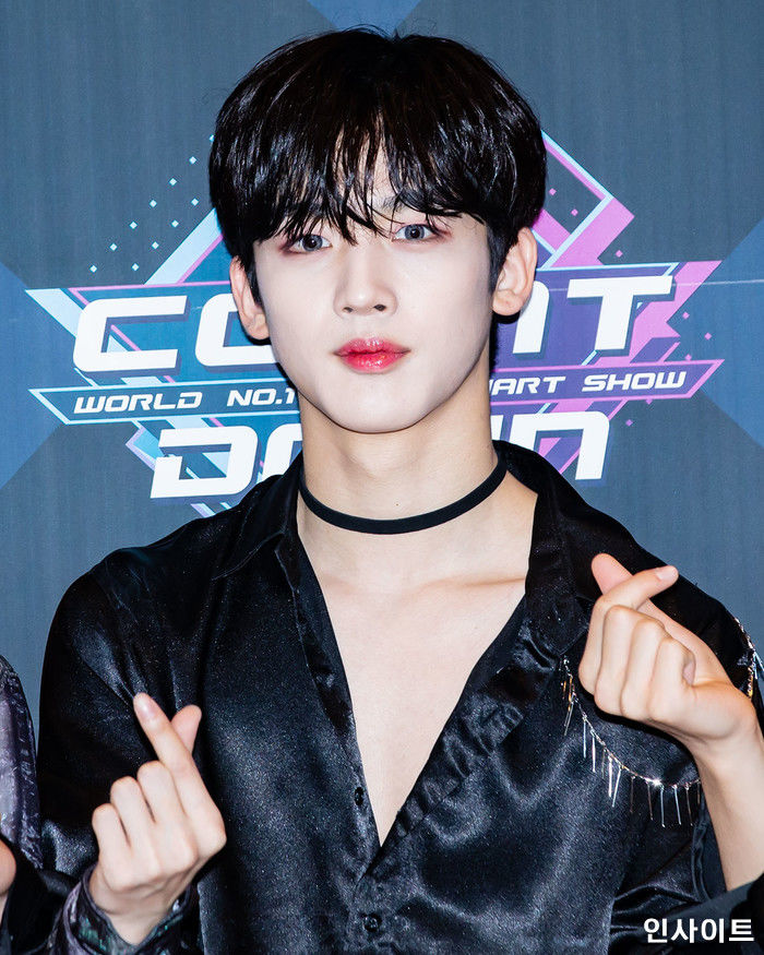 데뷔 첫날 진행되는 ‘프리미어쇼콘’ 전석 매진시킨 엑스원