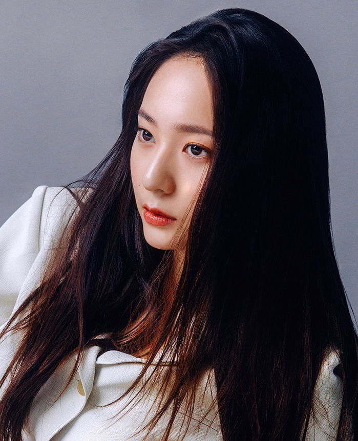 ‘시크’한 분위기 하나는 독보적인 ‘에프엑스’ 크리스탈의 새 화보