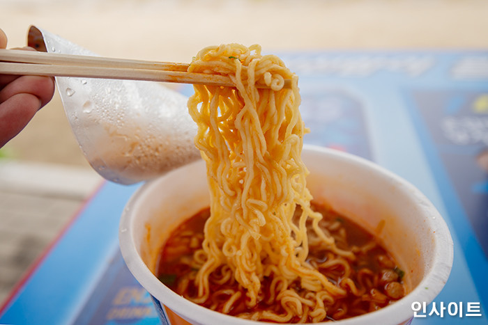 5가지 맛있는 냄새 중에서 한번 맡으면 돌아버릴 것 같은 냄새를 하나만 골라주세요