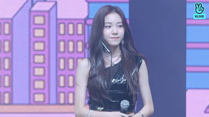현역 아이돌 중 ‘최연소’인데 벌써부터 ‘완성형’ 미모 뽐내는 15살 아이돌