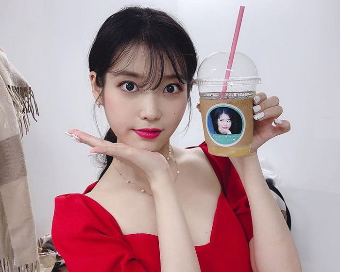 톱스타 지인 조공 행렬에 간식이 마를 날이 없다는 아이유 촬영장
