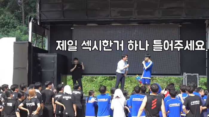 미친 듯이 섹시한(?) ‘허리 튕기기+트월킹’으로 무대 뒤집어 놓은 고등학생