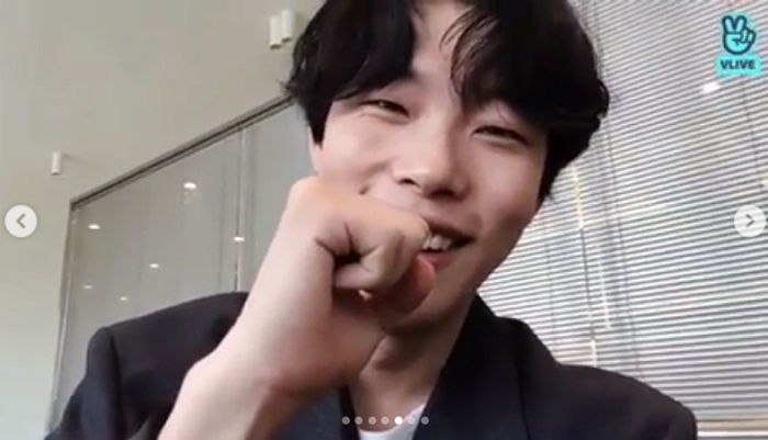 오늘자 ‘브이앱 라이브’에서 ‘5대 5’ 가르마 펌하고 섹시 포텐 터트린 류준열