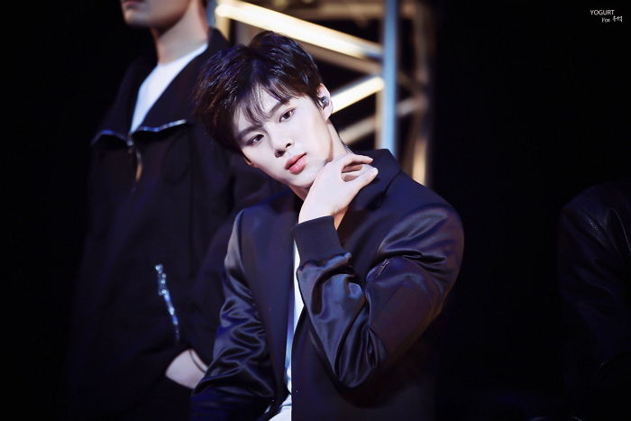 흑발만 하면 ‘탈 인간급’ 미모 뽐내는 ‘엑스원’ 김우석