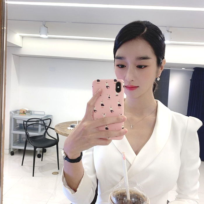 보고도 믿기지 않는 ‘암전’ 서예지의 충격적인 ‘10등신’ 비율