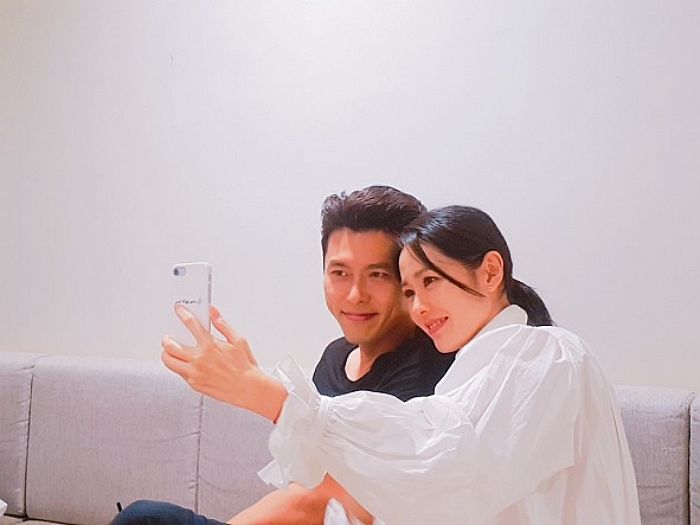 현빈, ‘열애설’ 난 손예진에 애정 고백···“손예진과 같은 공간서 눈 보며 같은 공기로 호흡하고 싶다”