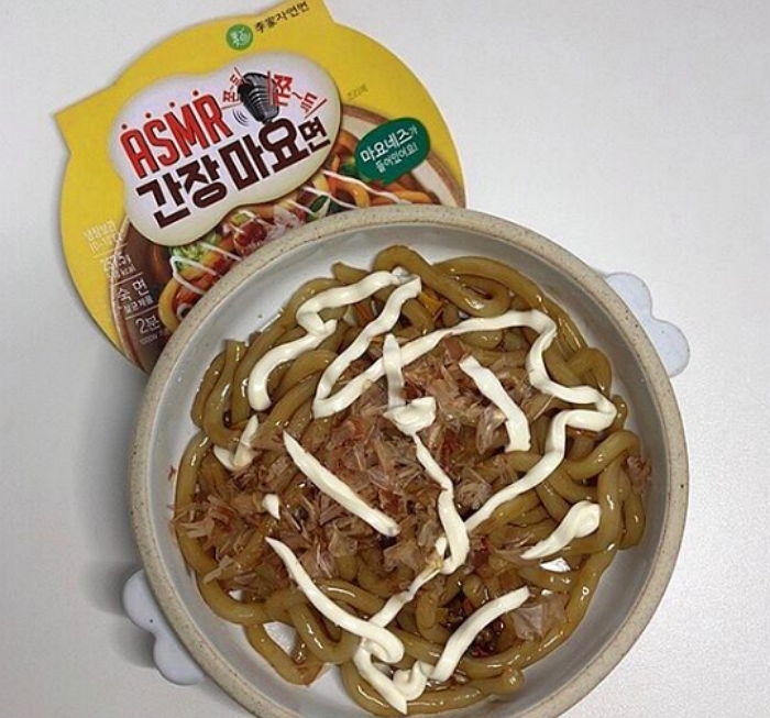 짭조름한 간장면에 고소한 마요네즈 넣고 ‘촵촵’ 비벼 핵꿀맛이라는 ‘간장마요 통통면’