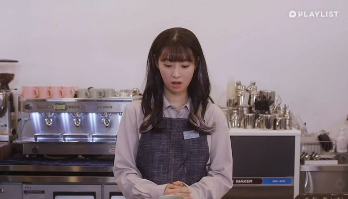 “날벌레 커피 마시라는 ‘진상 손님’을 같이 알바하는 남자애가 처리해줬습니다”
