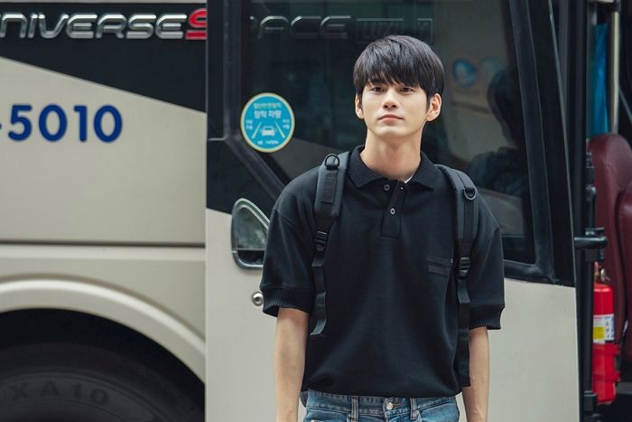 ‘열여덟’ 비하인드 사진서도 조각 미모 폭발시킨 ‘옹비드’ 옹성우