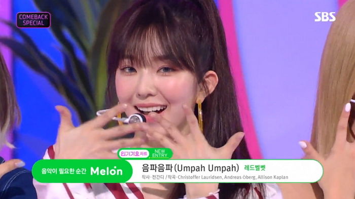 어제자 인기가요서 ‘파란 렌즈+포니테일’로 리즈 갱신한 아이린