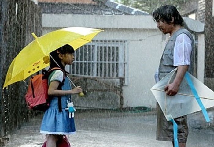 중학생 11명에 성폭행당한 ‘초등생 여자아이’는 엄마 남자친구에게도 당했다