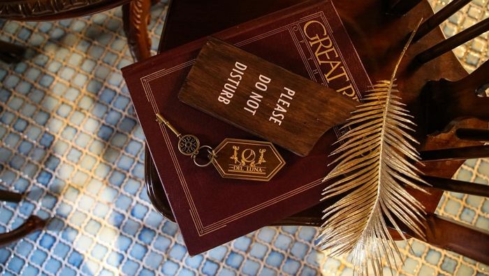 “돈 있어도 못 산다ㅠ”···너무 예뻐 나올 때마다 ‘품절’ 속출하는 ‘호텔 델루나’ 공식 굿즈