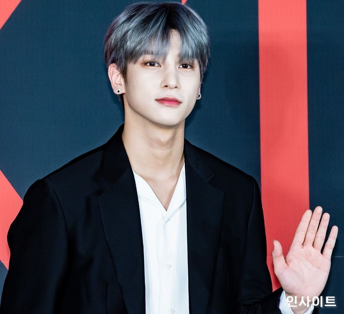 어제자 ‘은발’로 염색하고 퇴폐미 제대로 폭발한 ‘엑스원’ 이한결