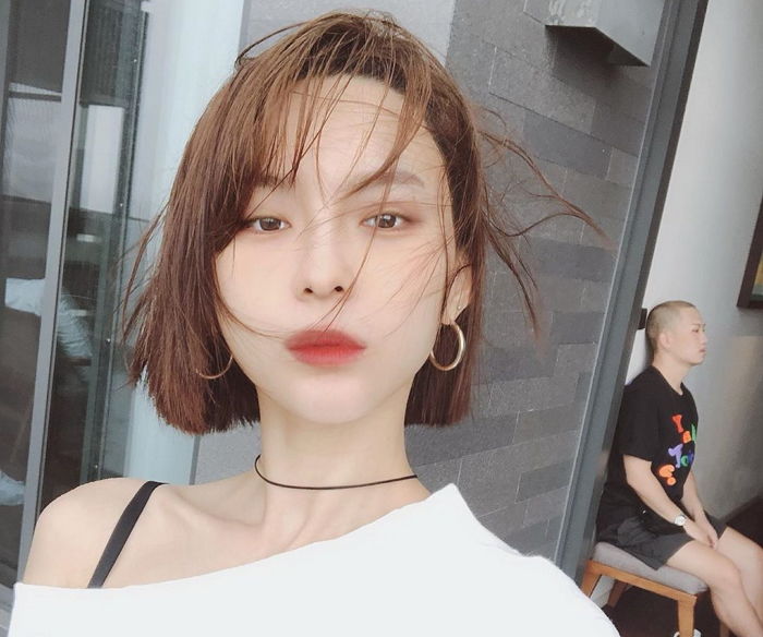 셀카 찍는 아내 뒤에 있다 뜻밖의 ‘인생샷’ 건진 개코의 ‘세젤예’ 비주얼