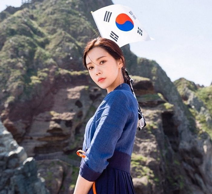 “응 우린 여권 없이 와~^^”···독도 사진에 ‘욕’ 다는 악플러에 ‘일침’ 날린 리지