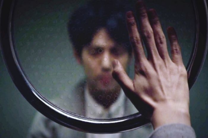 남자친구에게 이별 당한 여자가 매일 밤 ‘고기’를 구워 먹기 시작했다