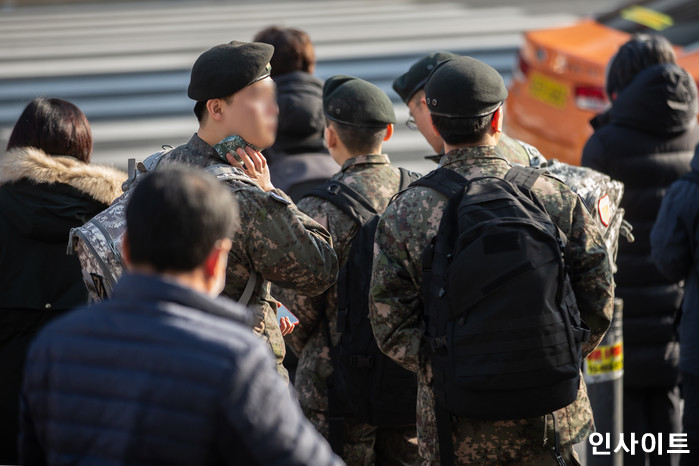 “문재인 정부, 내년부터 군 병사들에게 월 1회씩 ‘삼겹살’ 왕창 구워준다”