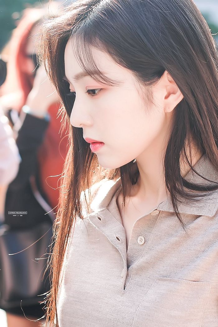 ‘옅은 화장+후줄근한 티’에도 비현실적 비주얼 자랑한 오늘(30일)자 아이린