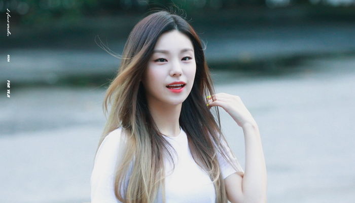 ‘흰 티+긴 생머리’로 미모력 ‘만렙’ 찍은 있지 예지
