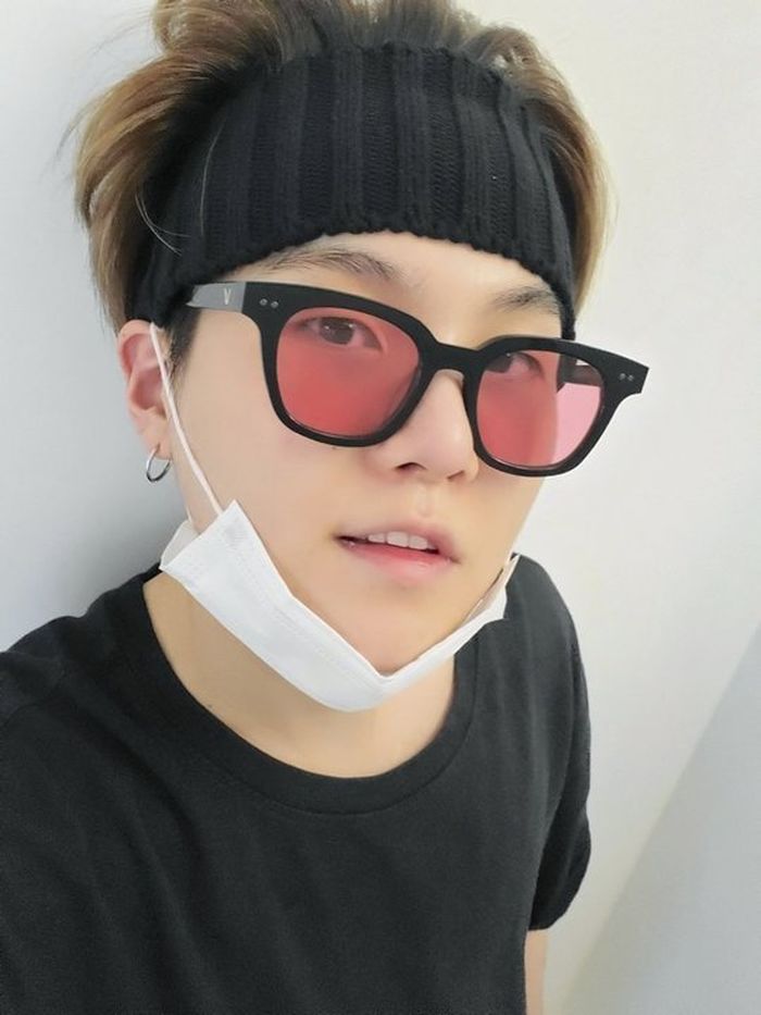“저 폭주족 아닙니다”···휴가 주니 ‘저세상 패션’ 선보이기 시작한 방탄 슈가