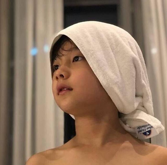 4개월 만에 미모 물올라 ‘늠름한 오빠’된 ‘기생충’ 다송이 근황